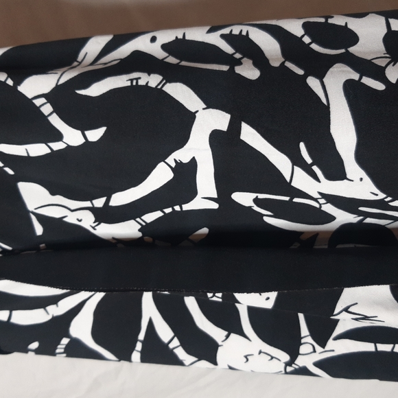 Bold Betty Dress - Picture 6 of 9